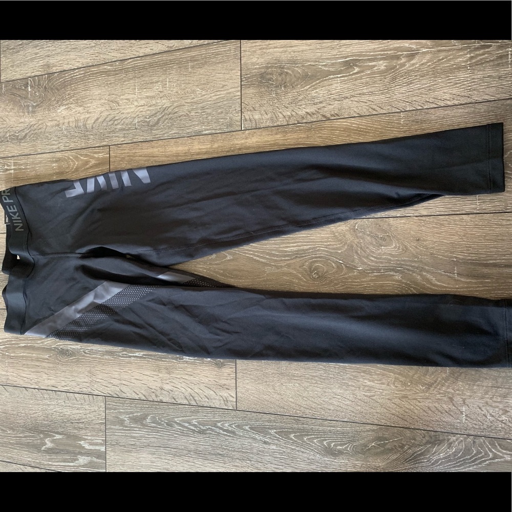 Nike pro leggings size medium new with tags